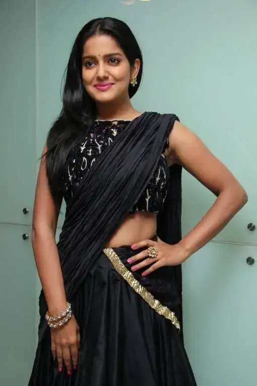 Indian Actress Vishakha Singh Images in Blue Half Saree